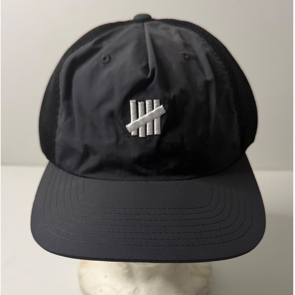 Undefeated Trucker Hat Mens Black Silver 5-Strike Logo Mesh Snapback Cap NWOT
